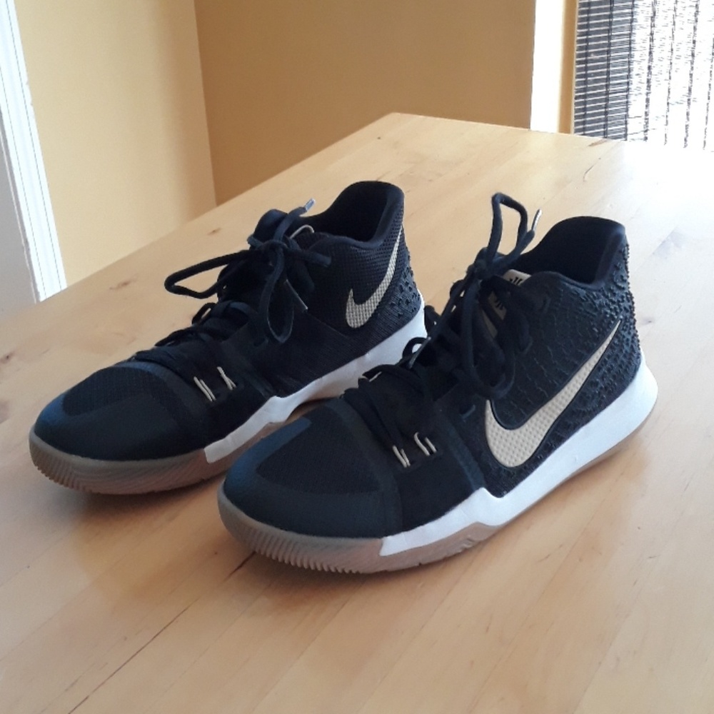 Basketball Shoes (Kyrie Irving 3)